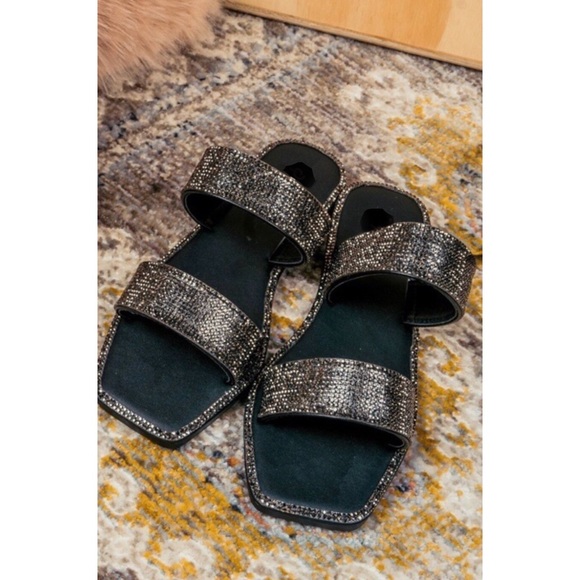 POL Black Studded Peace Sign Premium Graphic Tee - Picture 15 of 17